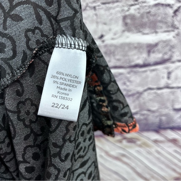 Avenue Green Rust Velvet Floral Belle Sleeve Top - Picture 11 of 11